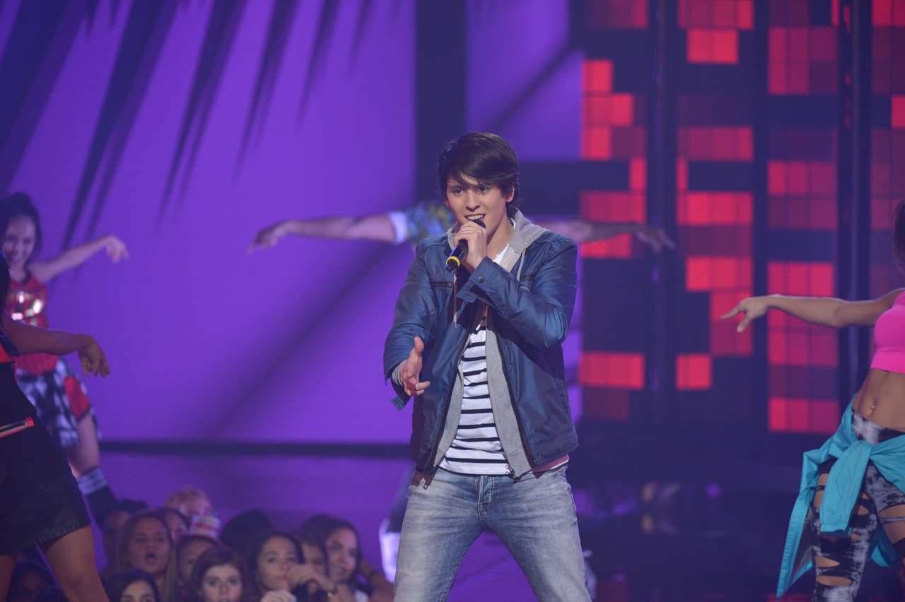 Chris dejó a su madre en Ecuador para viajar en busca de su sueño americano y espera conseguirlo en La Banda.