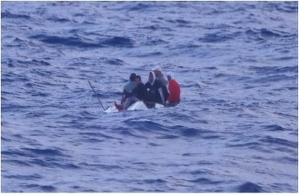 La Guardia Costera informó que detuvo a 5 migrantes cubanos en alta mar.