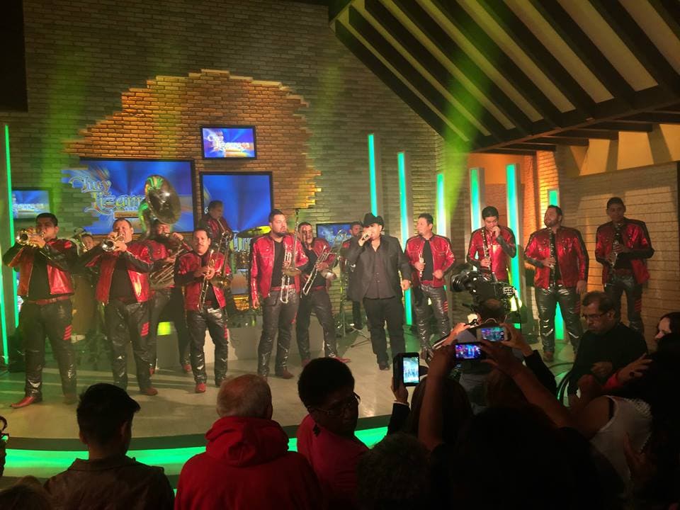 Chuy Lizarraga prendió el ambiente en el foro.