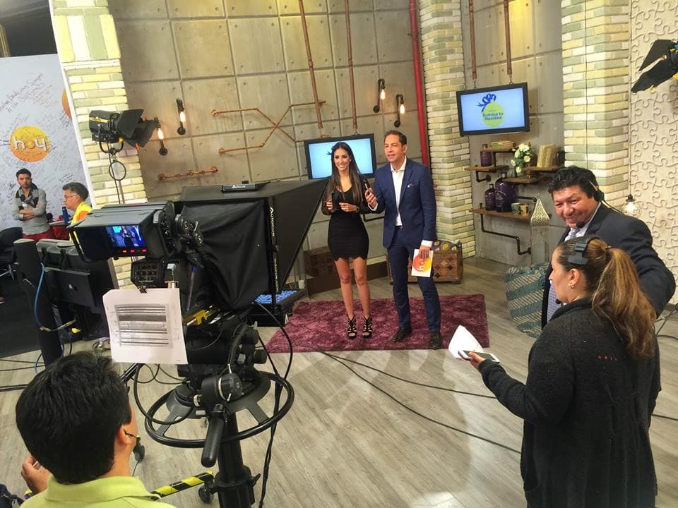 Esto es lo que se ve detrás de la pantalla.