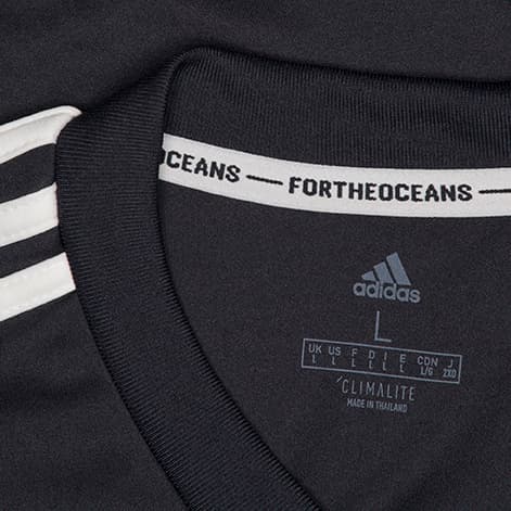 Solo dos colores estarán presentes en estas camisetas de edición especial: el negro y el blanco. No se empleará ningún tipo de tintura adicional para intentar que las casacas tengan el menor impacto ambiental posible. Así vestirán los equipos de la MLS. (adidas)
