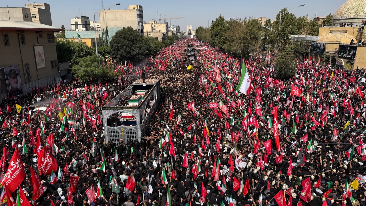 La enorme asistencia fue alentada por la teocracia iraní como una muestra de fortaleza, y se produjo en un momento en que la República Islámica negocia con Estados Unidos un fin permanente de la guerra.