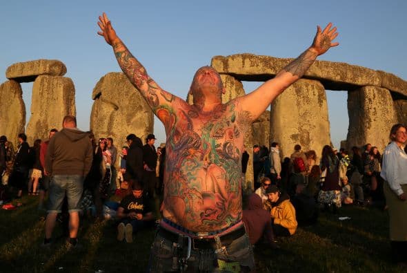 La policía detuvo a 25 personas, principalmente por posesión de droga.