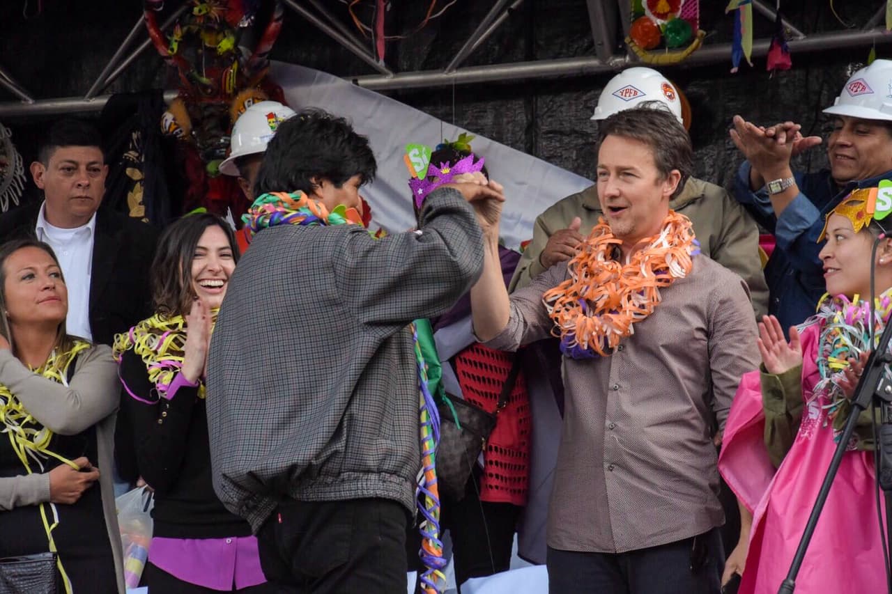 Celebrando con Morales.