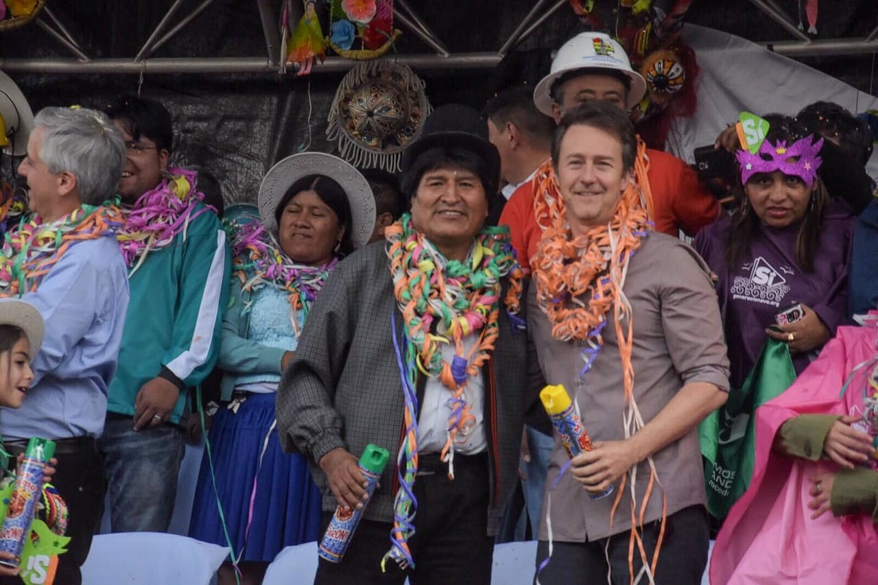 Para así promover la belleza y alegría del carnaval y la cultura boliviana.