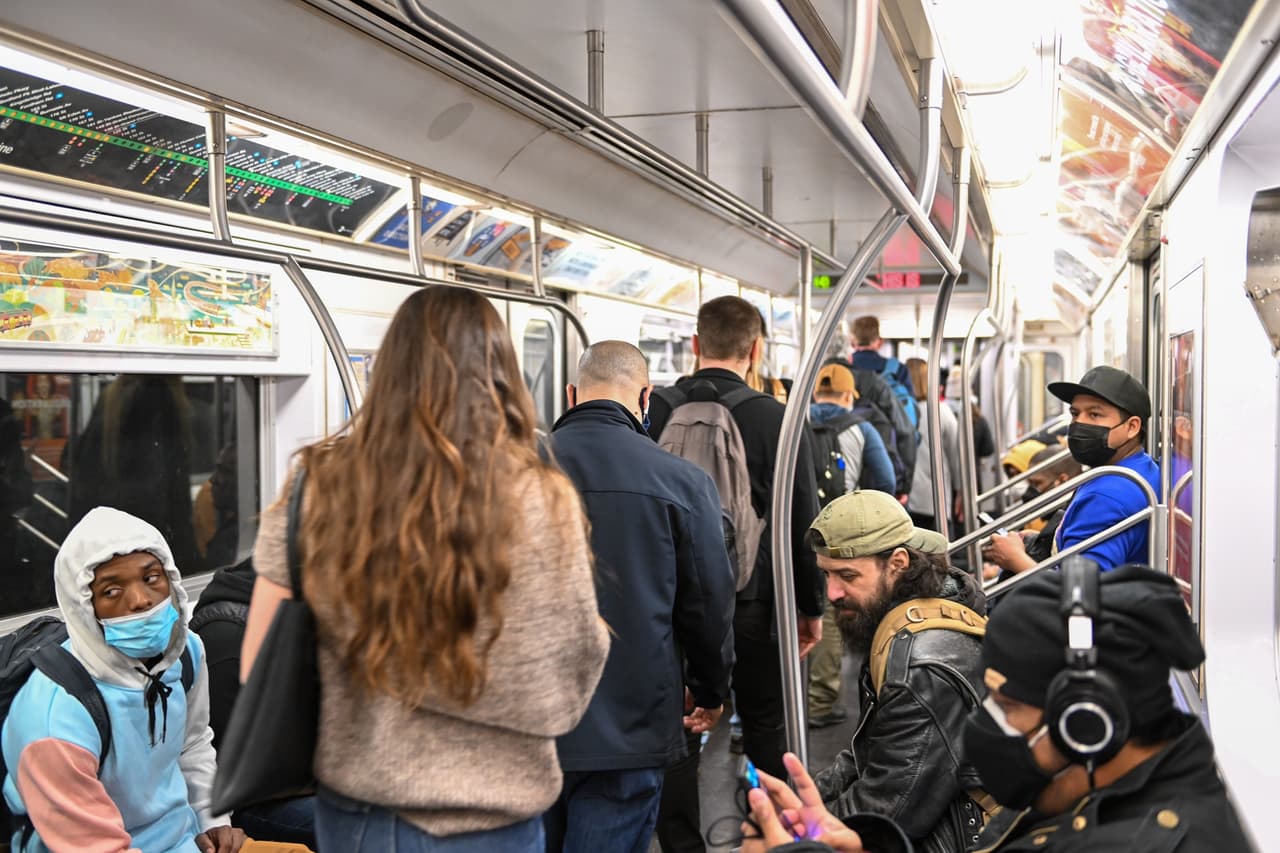 Gripe, covid e influenza van al alza en NYC; piden usar mascarillas en lugares concurridos