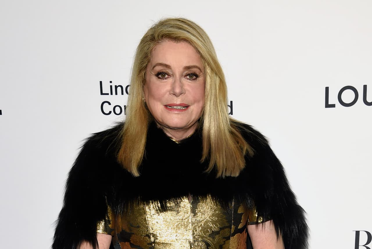 Deneuve, de 76 años, triunfó a nivel internacional a finales de la década de los 60, al protagonizar 
<b>el filme 'Belle de Jour'</b>, del afamado director español
<b> Luis Buñuel</b>.