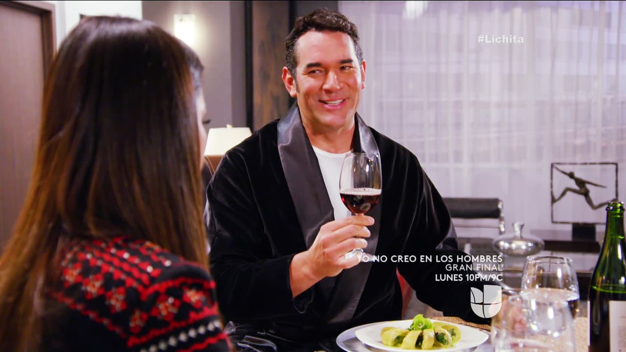 Quiere que se te pasen las copitas para aprovecharse de ti.