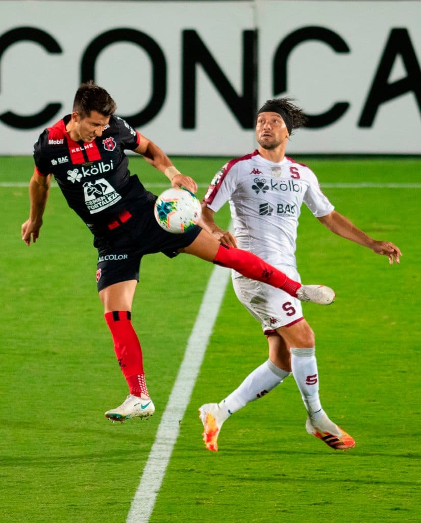 Con anotaciones de Barlon Sequera (32'), Yurgin Román (62') y Alex López (65'), los Leones logran vencer al Saprissa con un marcador de 3-2 y demuestran quién es el mejor equipo de la CONCACAF League.