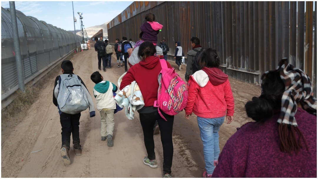 Les prometían permisos de trabajo y residencia, pero les quitaron $200,000: así estafaron a 73 inmigrantes en Los Ángeles