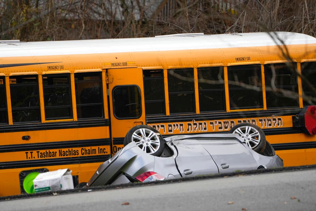 También resultaron lastimados, con lesiones más serias, 
<b>dos niños de 5 años,</b> pero se supo que sus heridas no eran graves.
<br>