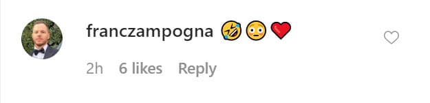 Lo hizo con esta serie de emoticonos en donde incluyó uno de 
<b>cara sonrojada. </b>
<br>