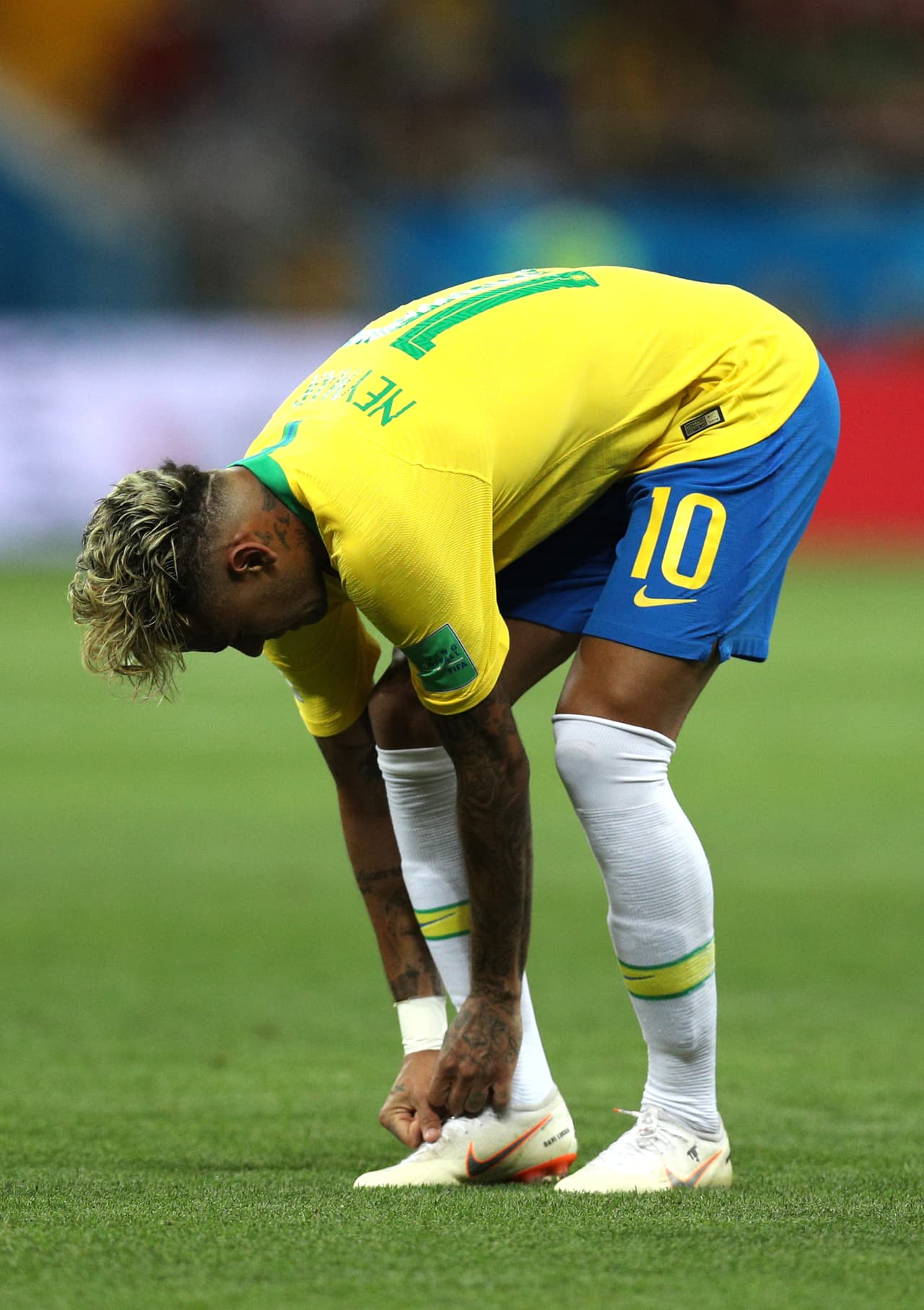 Afortunadamente, Neymar se recuperó del golpe y continuó jugando sin molestia.