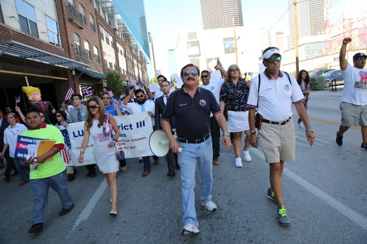 Hispanos, americanos y afroamericanos unidos contra Trump