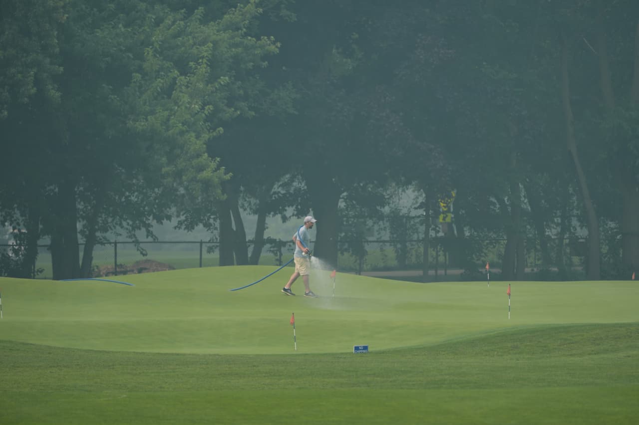 Aspecto del humo en un campo de golf de Illinois, la bruma es bastante notoria.