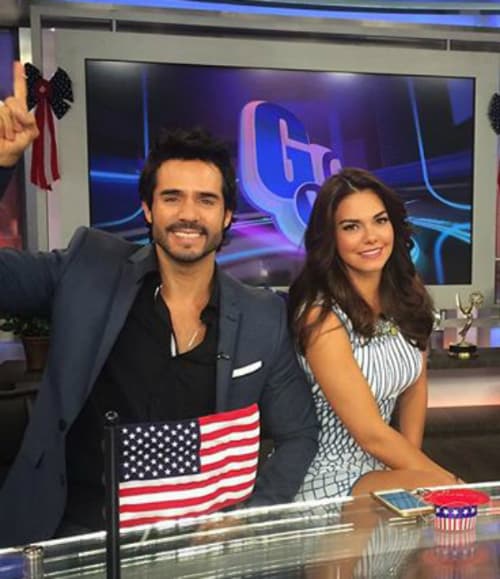 Fue parte de un reto pero la verdad es que nadie los obligó y el beso fue muy ardiente.