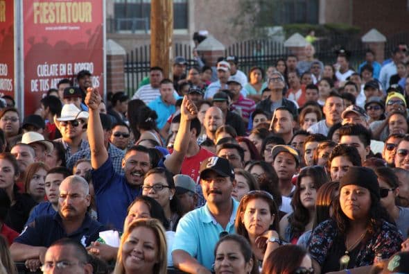 El popular Conjunto Primavera cerró con broche de oro la gran celebración del Latin Grammy Street Party en Phoenix, donde cientos de personas se congregaron desde muy temprano para escucharlos y cantar con ellos.