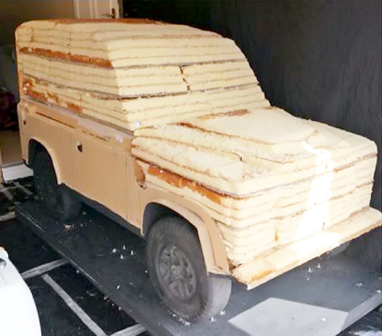 Para su elaboración fueron necesarios 50 kilogramos de crema con mantequilla y 32 planchas de pastel.