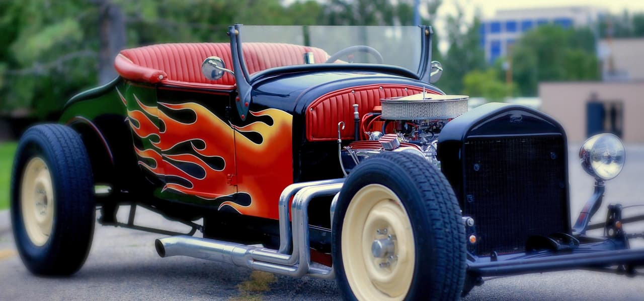 Otra buena alternativa es rentarle el carro de sus sueños por el día. Puedes conseguir desde carros clásicos hasta super exóticos. El rango de precios es bastante amplio, dependiendo que tan exótica sea la máquina.