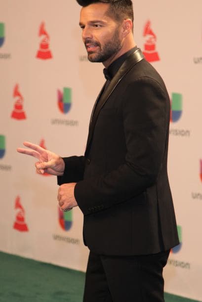 Ricky Martin: "Hola a todos,UNICEF está tomando medidas para ayudar a los niños y familias afectadas por la #NepalEarthquake Para ayudar http://www.unicefusa.org/Nepal".