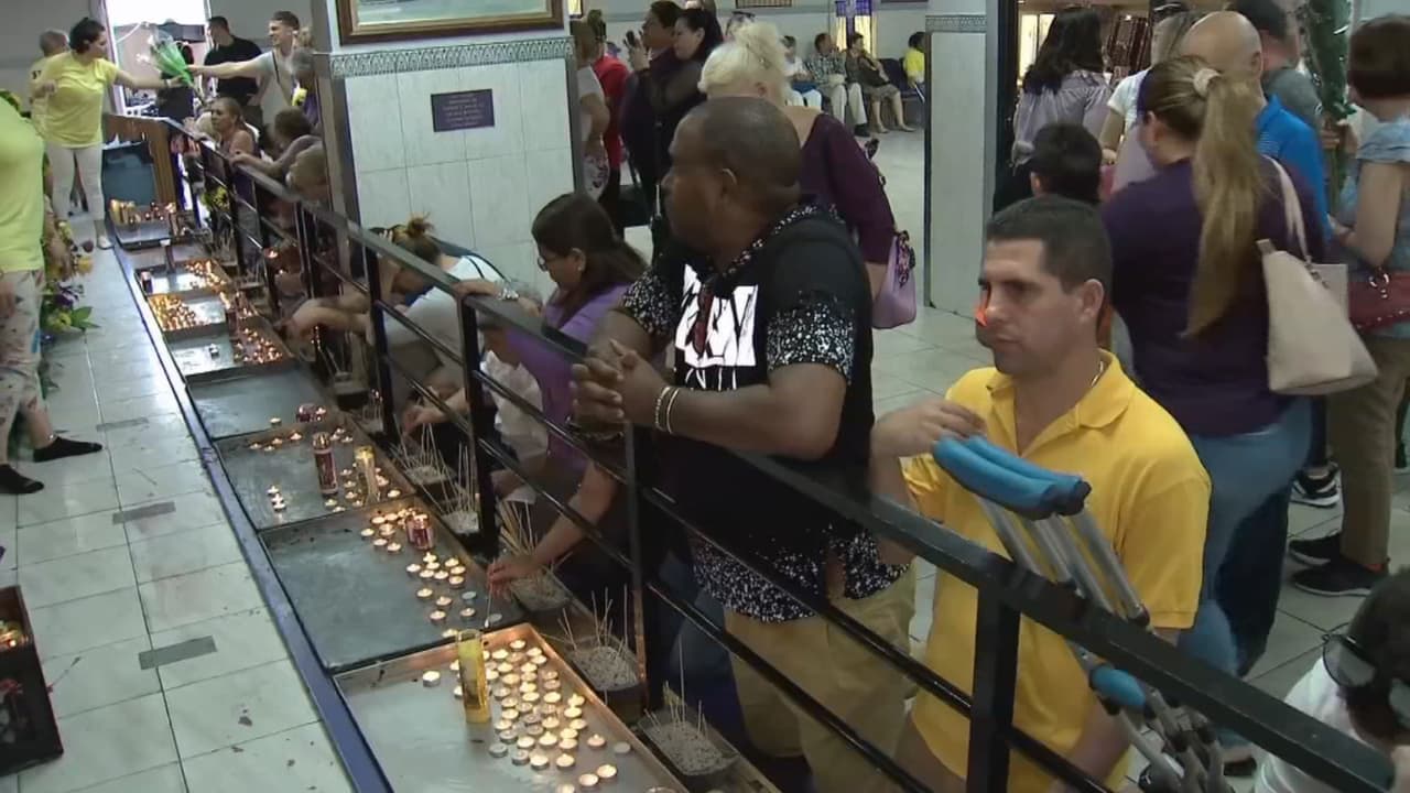 La procesión se realizará el martes a las 8:00 pm. Unas 30,000 personas caminarán detrás de la figura de Lázaro, en un recorrido que abarca los alrededores de la ciudad de Hialeah.