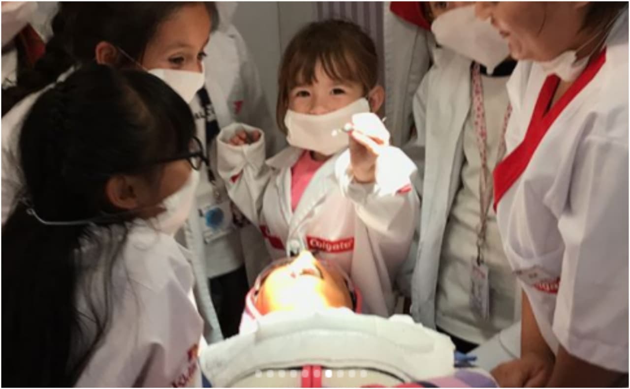 A ella le encantó estar rodeada de otros niños, aunque ella era la más pequeña de todos.