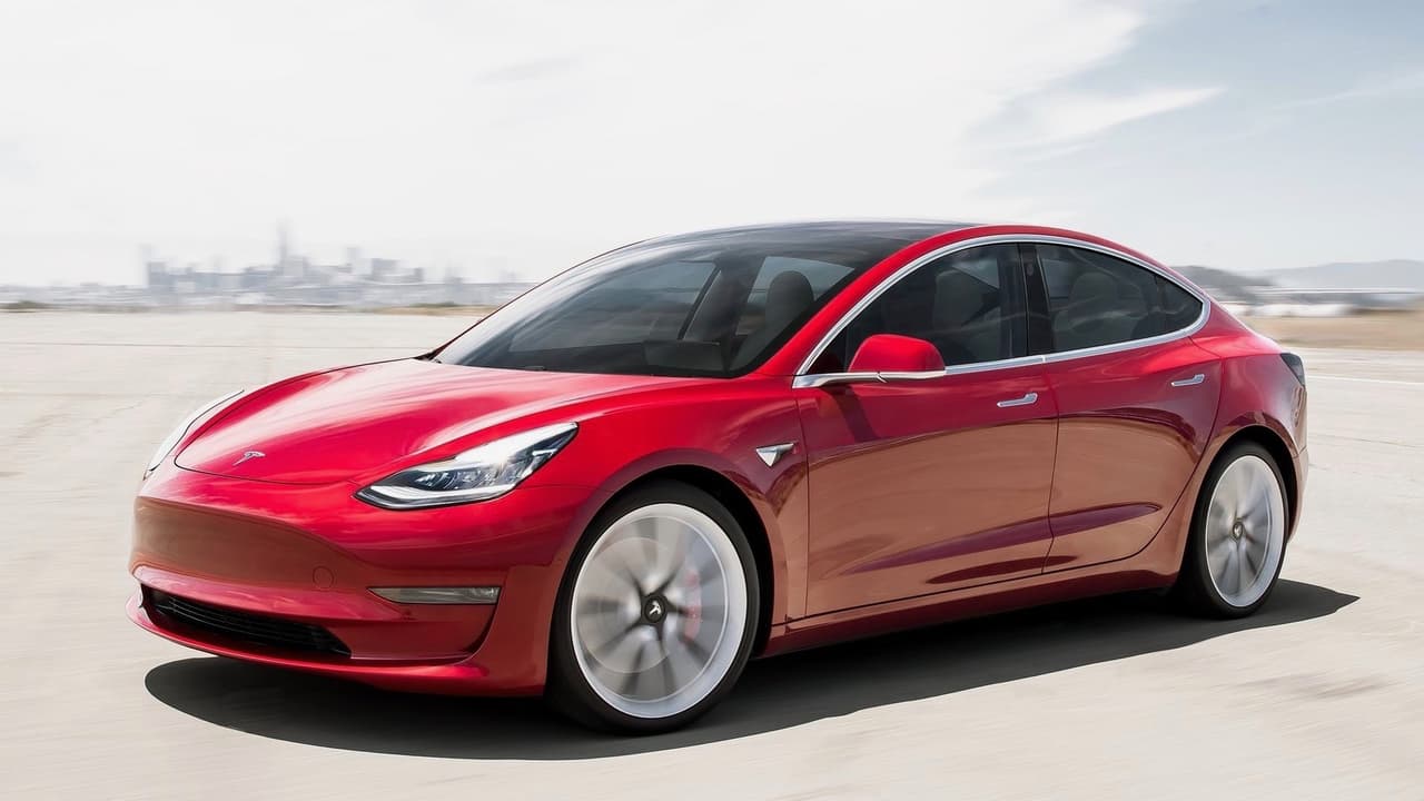 El Tesla Model 3 es capaz de desarrollar una velocidad máxima de 155 millas por hora.
