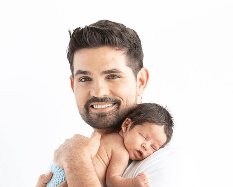 Hoy, a tres años de su partida, el actor de la telenovela 
<a href="https://www.vix.com/es-es/detail/series-1475?utm_medium=internal_referral&utm_source=univision&utm_campaign=breaking_news&utm_content=ed_entertainment&utm_term=slideshow" target="_blank">Simplemente María, que puedes ver gratis aquí en ViX</a>, dedicó en su cuenta de Instagram un emotivo mensaje a Dante. 
<br>