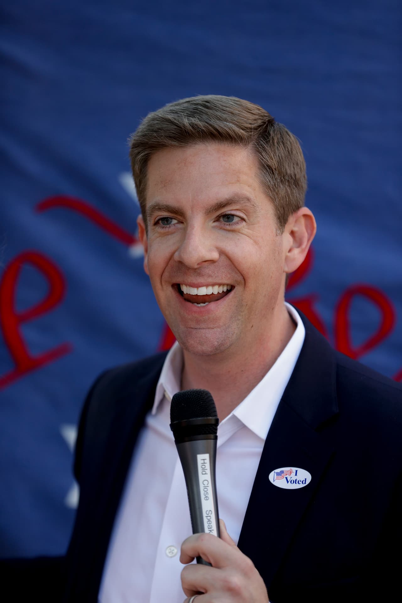 <b>Mike Levin. Distrito 49, California. </b>Elegido por primera vez a la Cámara Baja del Congreso. Nació en 1978 en Inglewood, California, de madre mexicana-estadounidense y padre estadounidense. Es demócrata, activista ambiental y su distrito abarca partes de los condados San Diego y Orange.
<br>