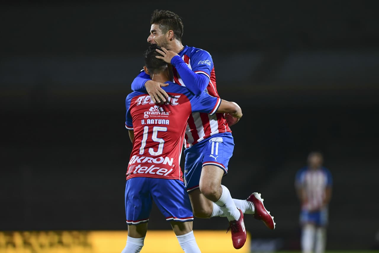 El festejo de 'Cone' Brizuela después de su golazo de pierna zurda.