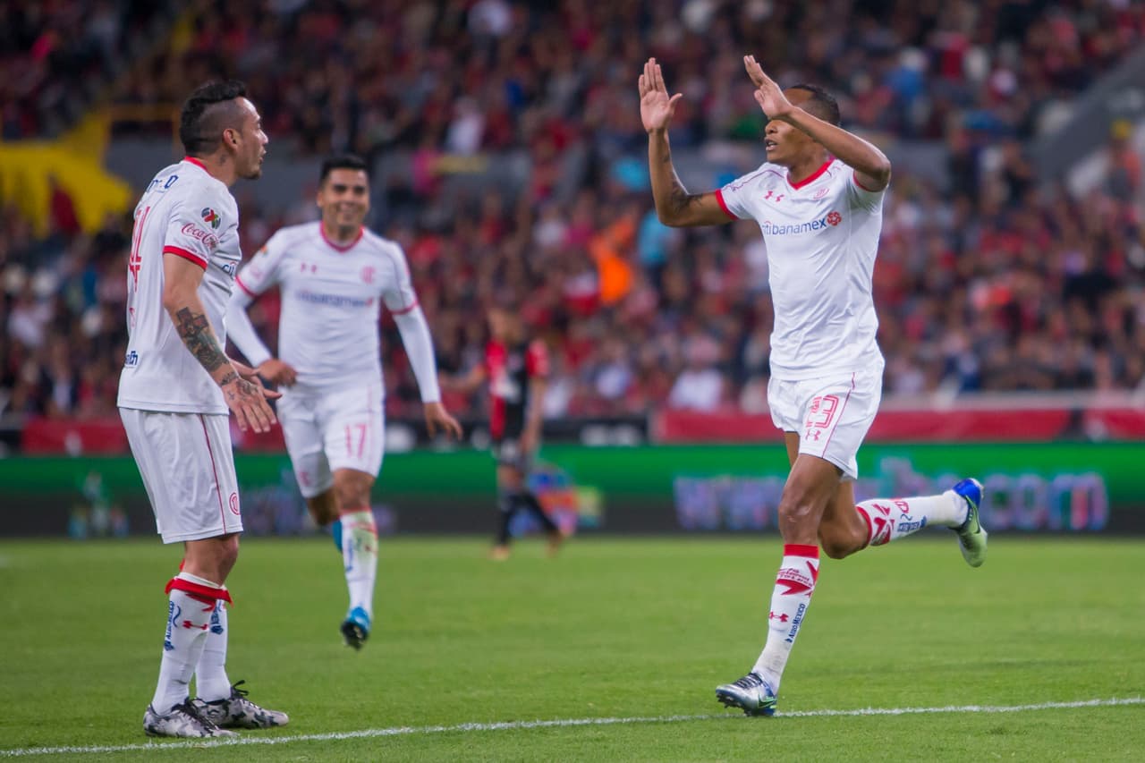 Cinco minutos más tarde, Luis Quiñones hizo un golazo en un tiro de media distancia que Christopher Toselli no alcanzó. Era un 2-0 inobjetable.