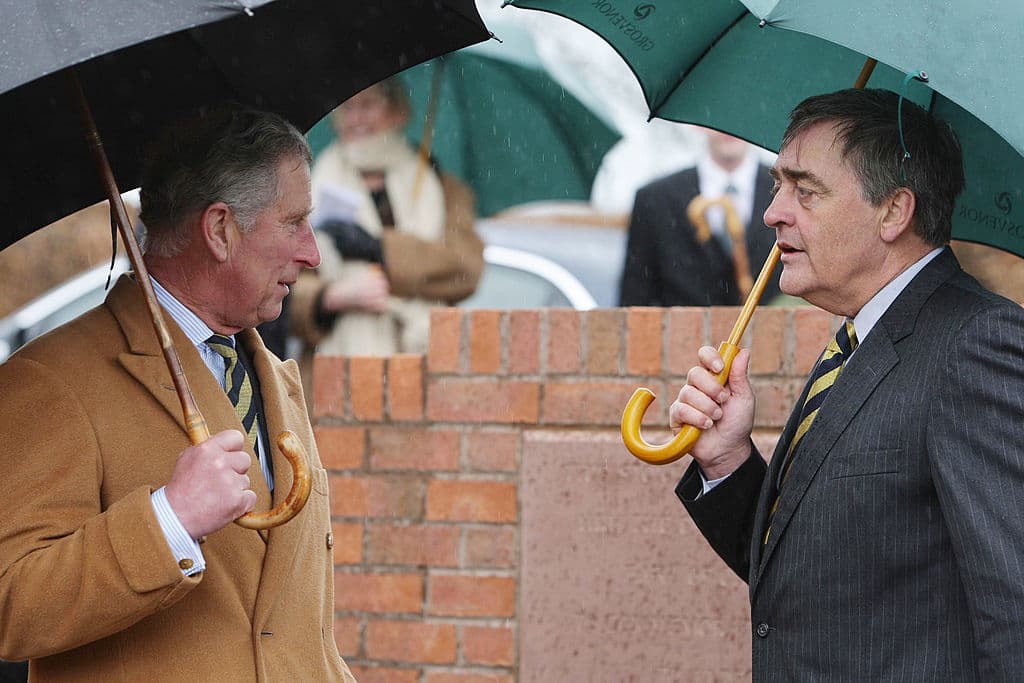 El duque de Westminster con el príncipe Charles de Inglaterra en marzo de 2009