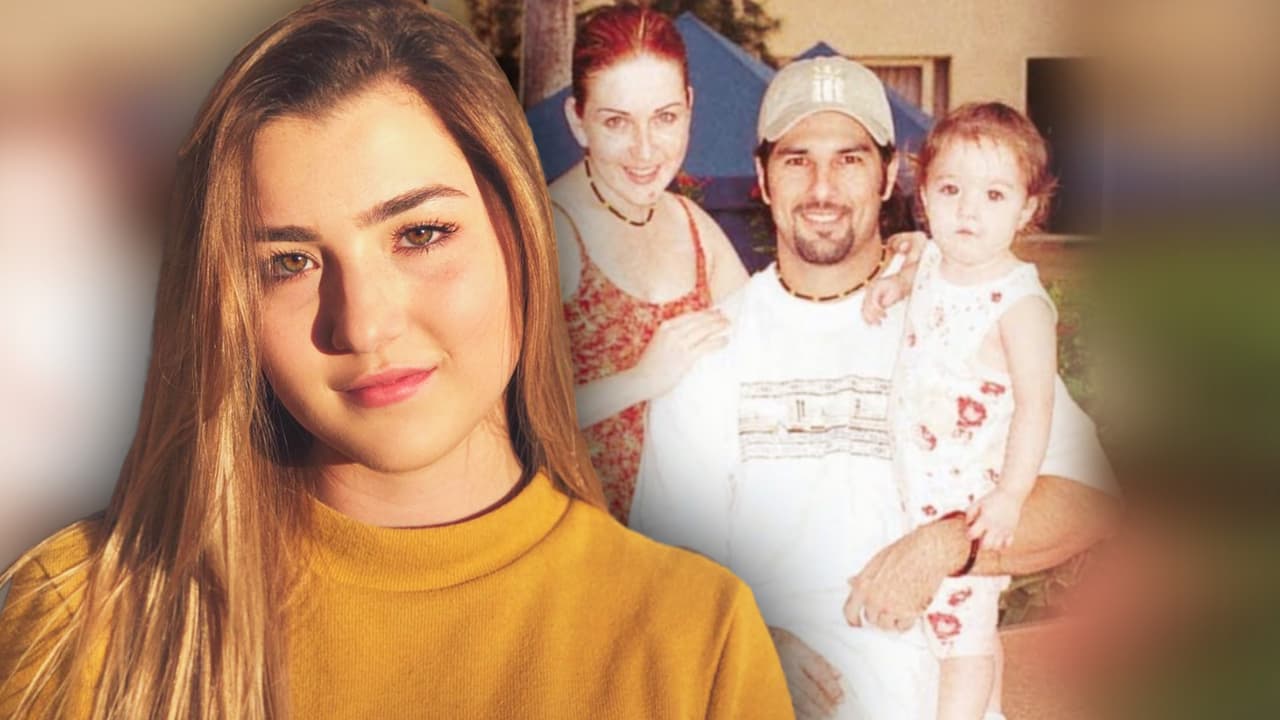 A principios de septiembre pasado, Melenie Carmona ya había mencionado ante sus seguidores de Instagram que tras el divorcio de sus padres, ella no extrañó una figura paterna porque siempre tuvo a su lado tanto a Cruz Martínez como a Arturo Carmona. 
<br>