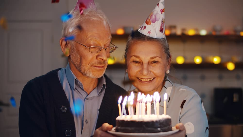 <b>TAURO EN EL MES DE TAURO 2021</b>
<br>Este es tu mes, cuando Mercurio entra directo en tu signo y estás en una serie de vibraciones positivas muy hermosas. El año pasado, debido a la pandemia, no pudiste celebrar tanto tu cumpleaños pero este año será diferente, con más desenvolvimiento en tu vida. Se abren caminos emocionales, pues recuperas el tono inquieto que tuviste que no te dejaba pensar claramente, pero ya sabes qué te conviene.
<br>