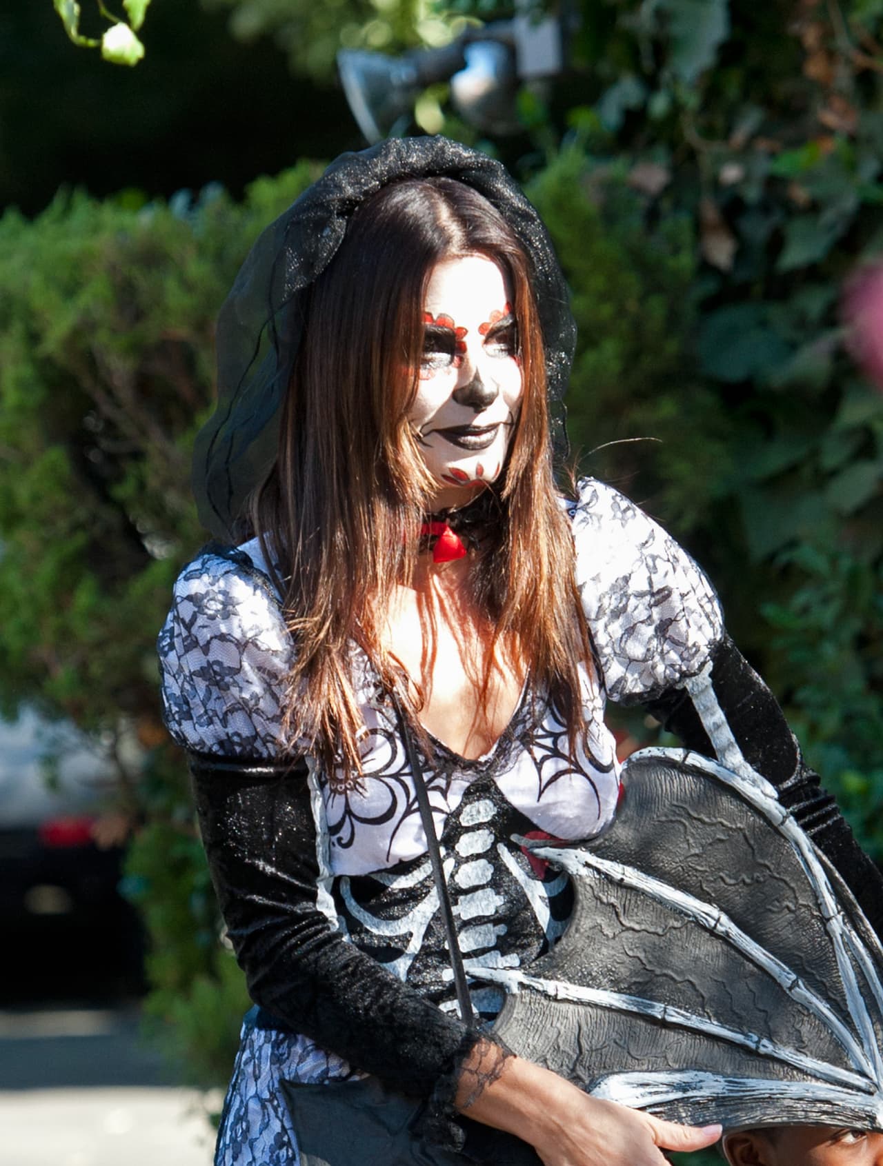 Se veía irreconocible con su encantadora vestimenta y su genial 'make up'.