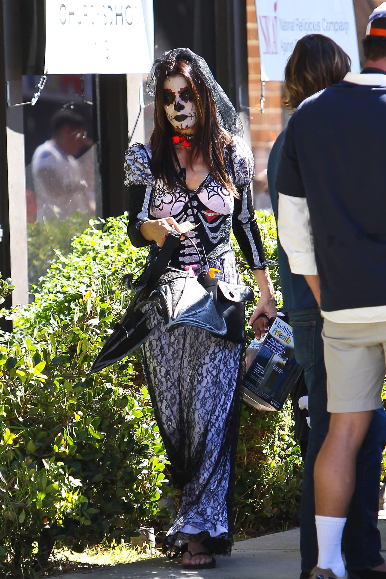 Sandra eligió este disfraz al llevar a su pequeño hijo, Louis Bardo, a una fiesta de disfraces en Halloween.