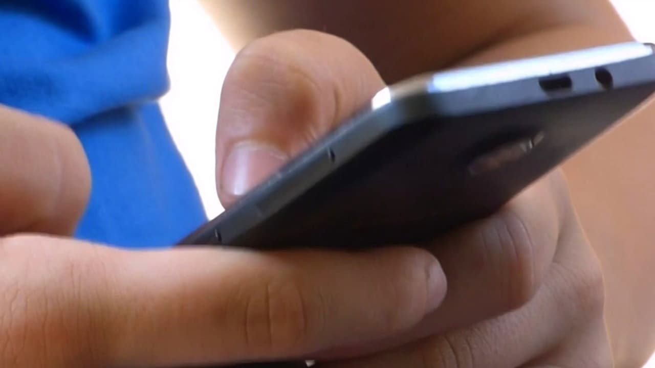 Advierten sobre ola de estafas a través de mensajes de texto en el sur de Florida