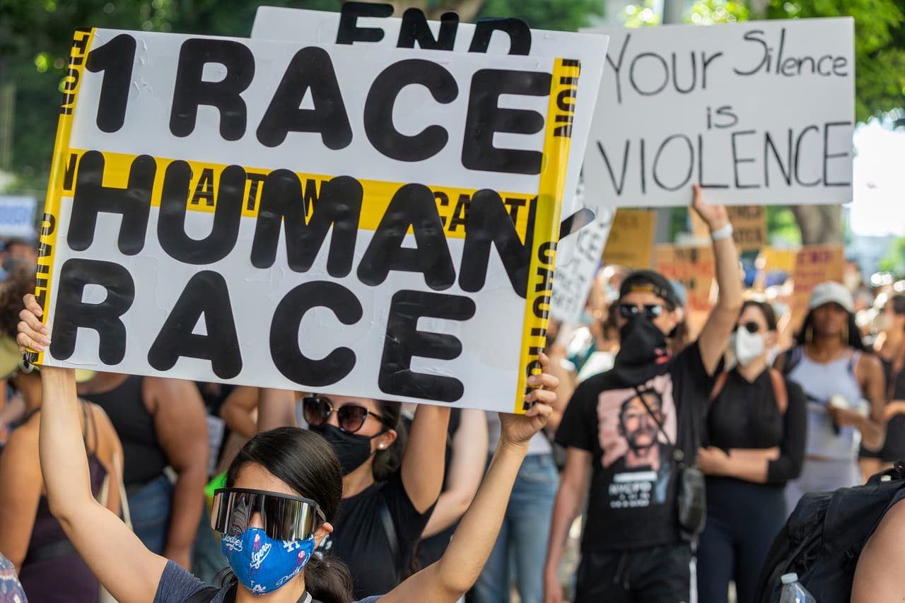 La solidadridad, reencuentro y justicia han sido el obejtivos de las múltitudinarias y pacíficas marchas en Los Ángeles en protesta por la muerte de Geroge Floyd, en manos de cuatro policías en Minneapolis.