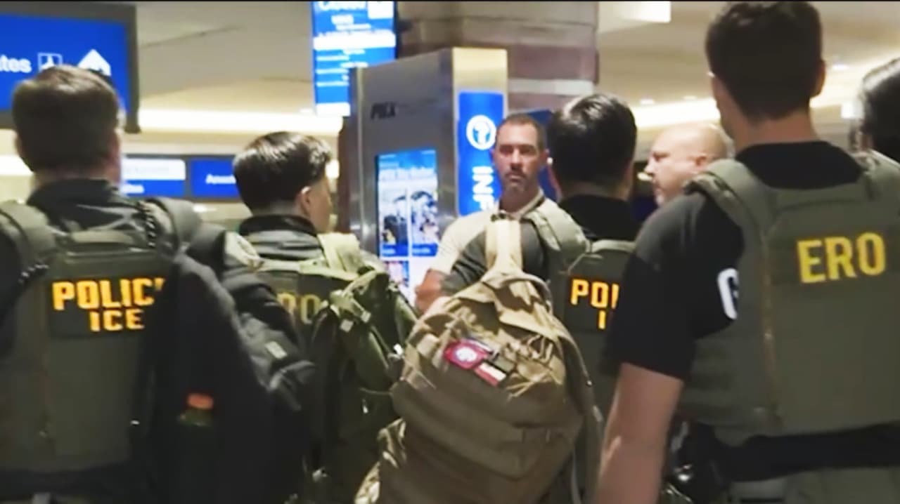 Entre temor y alivio, usuarios de aeropuerto Sky Harbor reaccionan a la llegada de agentes de ICE