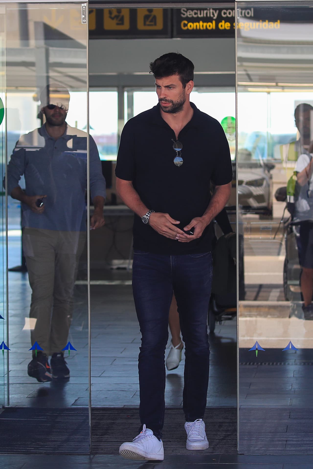 Según reportaron medios de comunicación como El País, el futbolista y su ex tomaron vuelos separados tras haber cumplido con sus compromisos familiares.