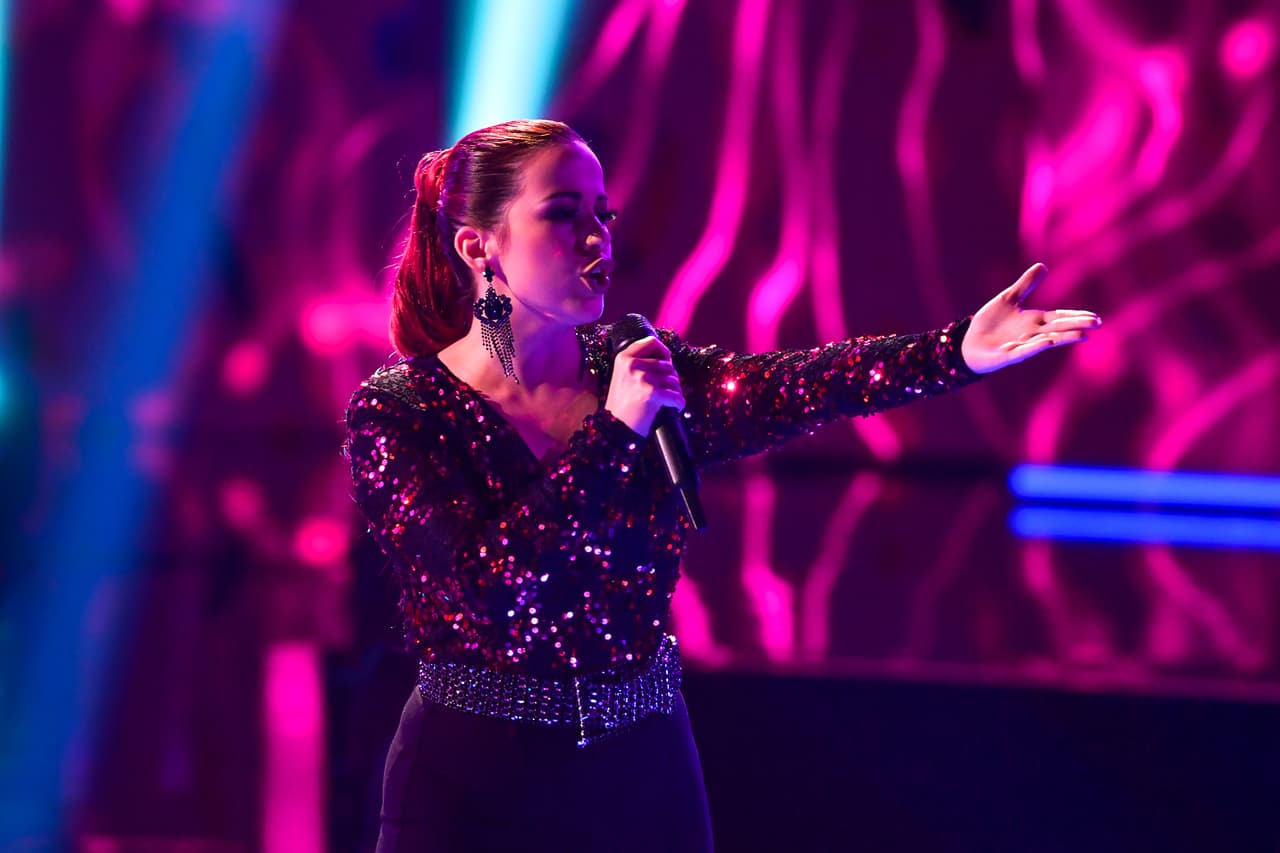 <a href="https://www.univision.com/shows/reina-de-la-cancion/wanda-lopez-conquista-el-stage-con-que-te-pedi-a-pesar-de-estar-insatisfecha-con-el-ritmo-que-le-toco-video" target="_blank">Entonces le tocó cantar 'Qué te pedí', de La Lupe</a>. La cubana sorprendió a los jueces.