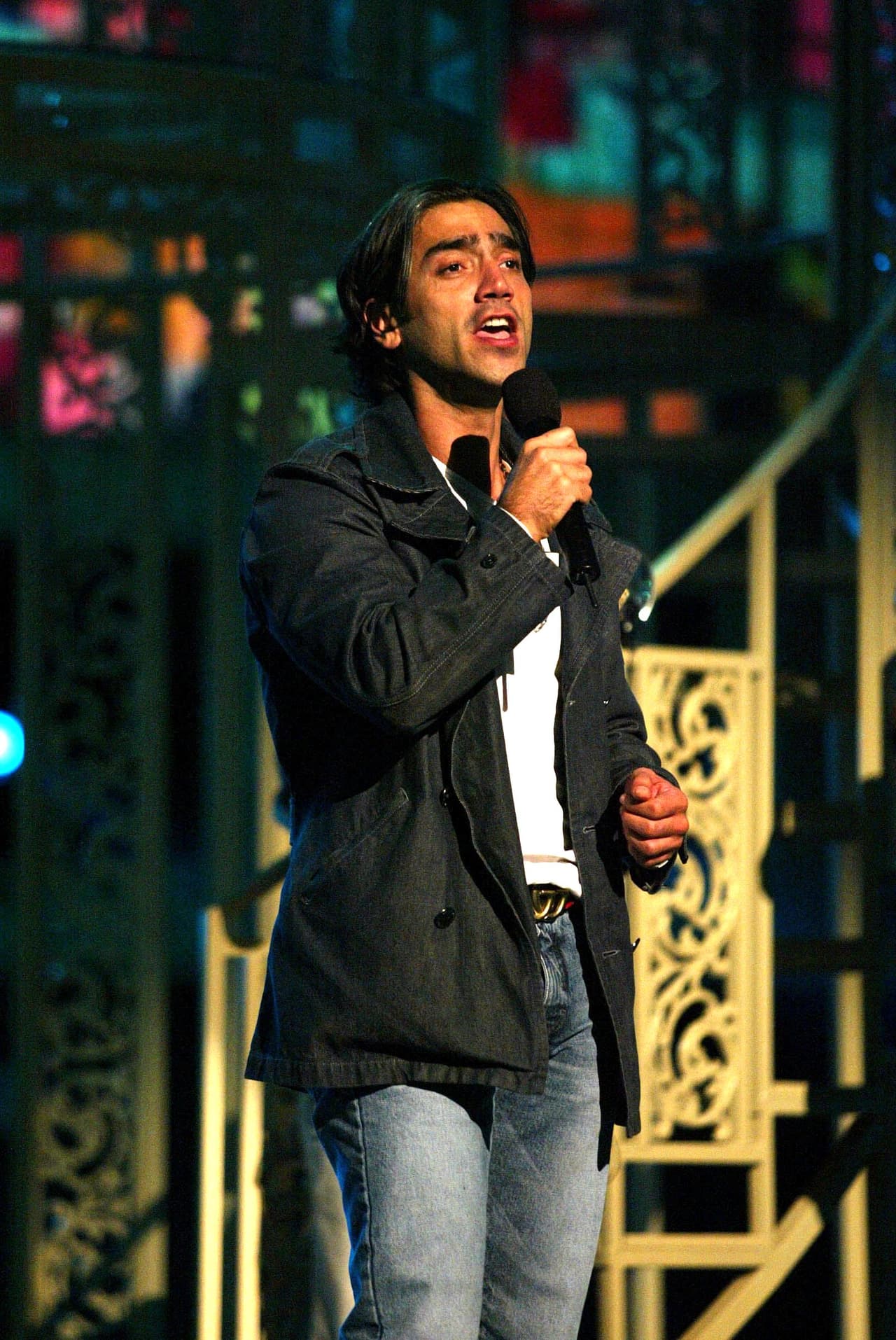 En 2002 Alejandro Fernández también fue parte de Latin GRAMMY. Su look era completamente distinto.