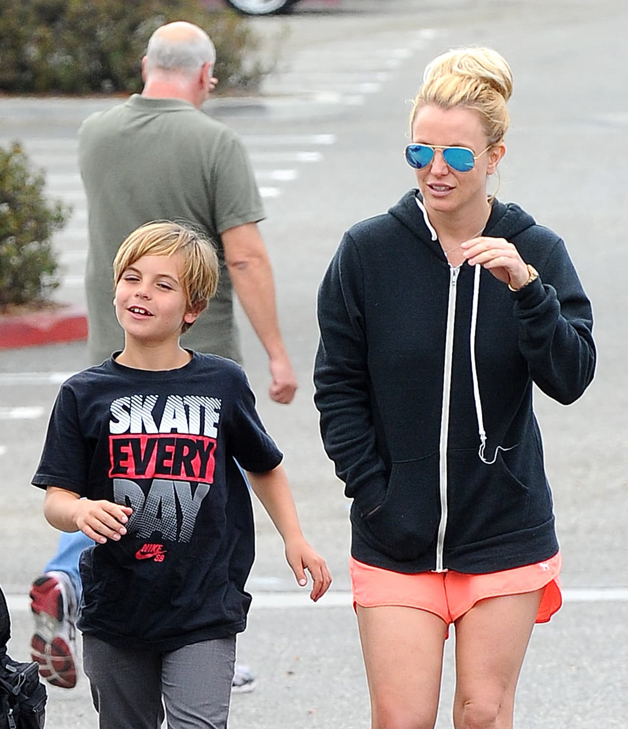 Rápidamente armaron un plan para que escapara de las cámaras.