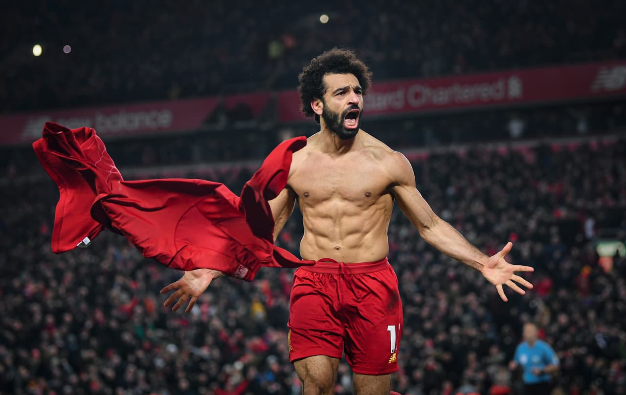 Mohamed Salah celebrando el 2-0 a Manchester United en el Anfield.