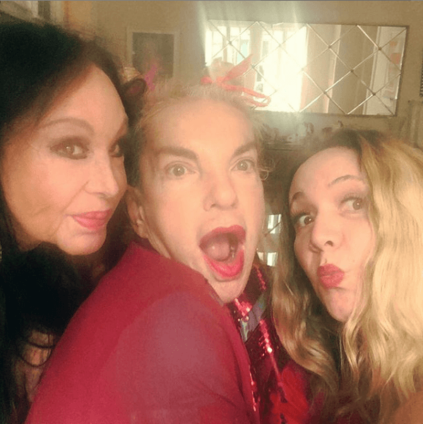 "Wanda no quiere estar así, claramente [...] Desgraciadamente no somos ni familiares, ni tenemos la autoridad ni es legal tomar esa decisión todavía en México, pero claro, se te revuelve absolutamente todo", agregó Cuevas planteando que se desconecte a la actriz para que muera.