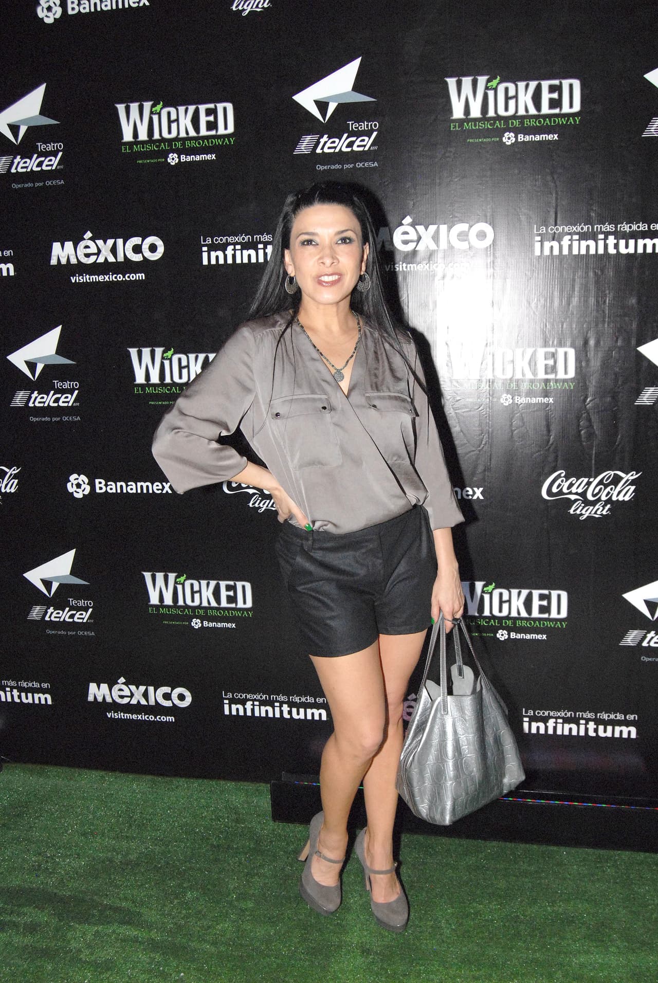 “Si nos ponemos a rascar qué me regaló, qué no me regaló, qué hizo con cada una (de sus novias o esposas), por lo menos a mí no me regaló hijos y ya estoy tranquila con eso. Él dejaba semilla en todos lados”, bromeó la actriz.