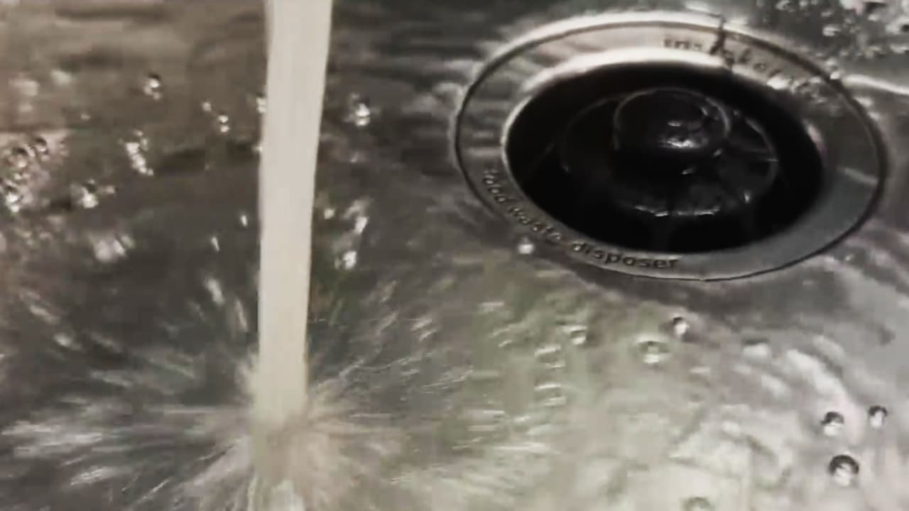 Cortarán el servicio de agua a los clientes morosos en Houston: te contamos desde cuándo