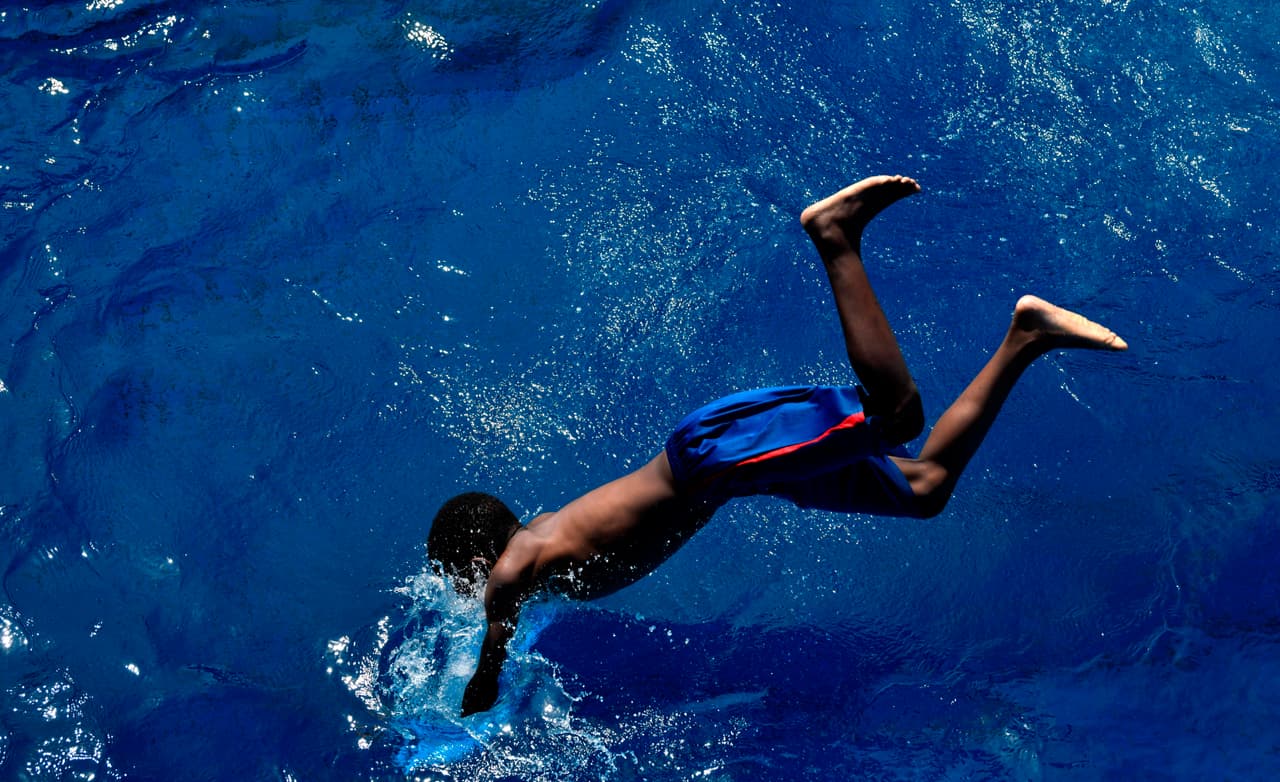 En este verano, muchos niños pasan más tiempo en las piscinas de sus casas, por la emergencia del coronavirus. 
<br>