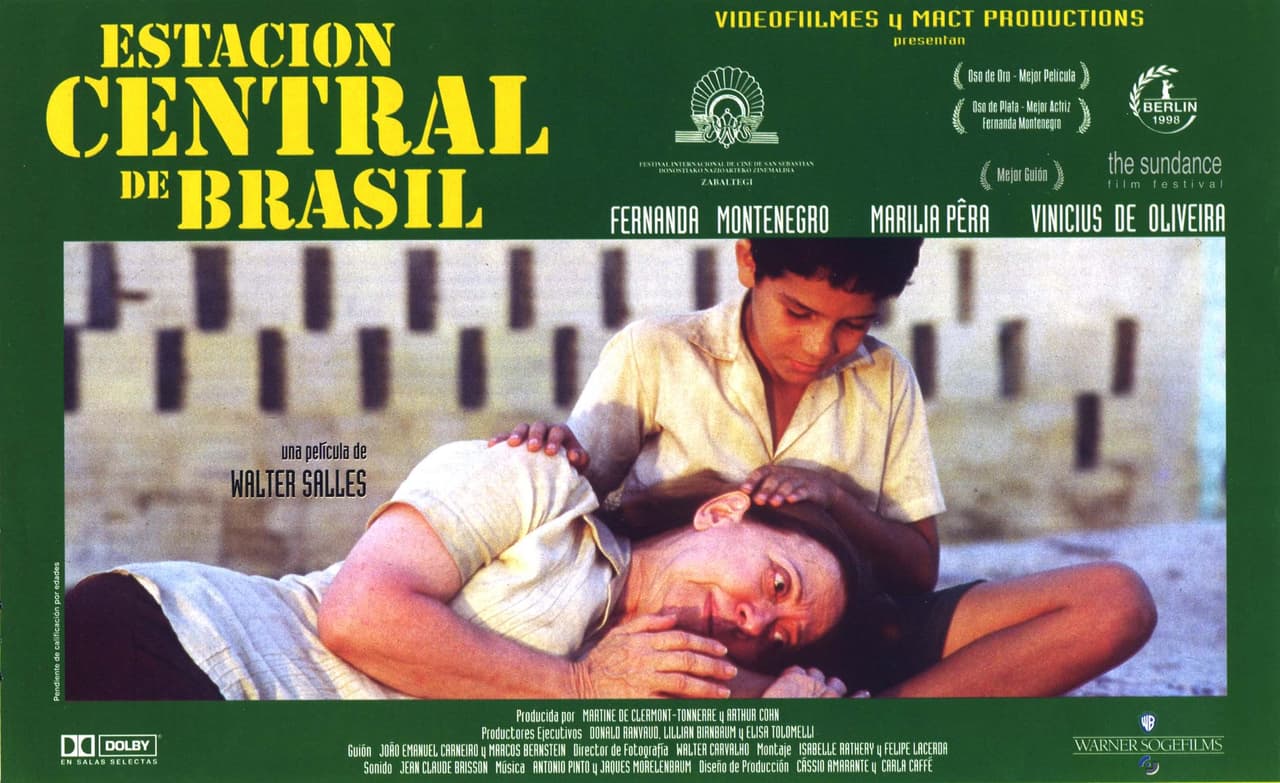 Estación Central do Brasil(1998), BrasilDirector: Walter SallesReparto: Fernanda Montenegro, Vinícius de Oliveira, Marília Pêra Con la violencia y la desigualdad de Brasil como telón de fondo, una profesora que redacta cartas por los que no saben escribir y un niño que acaba de perder a su madre emprenden un viaje para encontrar al padre del joven. Una historia emotiva desprovista de artificios, contada con la honestidad que el cine latinoamericano tan bien sabe hacer.
