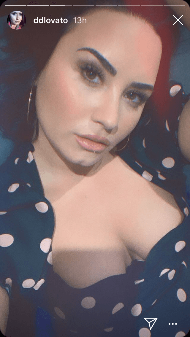 "¿
<b><a href="https://www.univision.com/famosos/con-una-foto-demi-lovato-revela-su-miedo-mas-grande-decidida-a-vencerlo-para-un-nuevo-capitulo-de-su-vida-fotos" target="_blank">Verdad o mentira</a></b>?", escribió como pie de foto, lo que causó que algunos de sus fans se fueran con la finta.
<br>